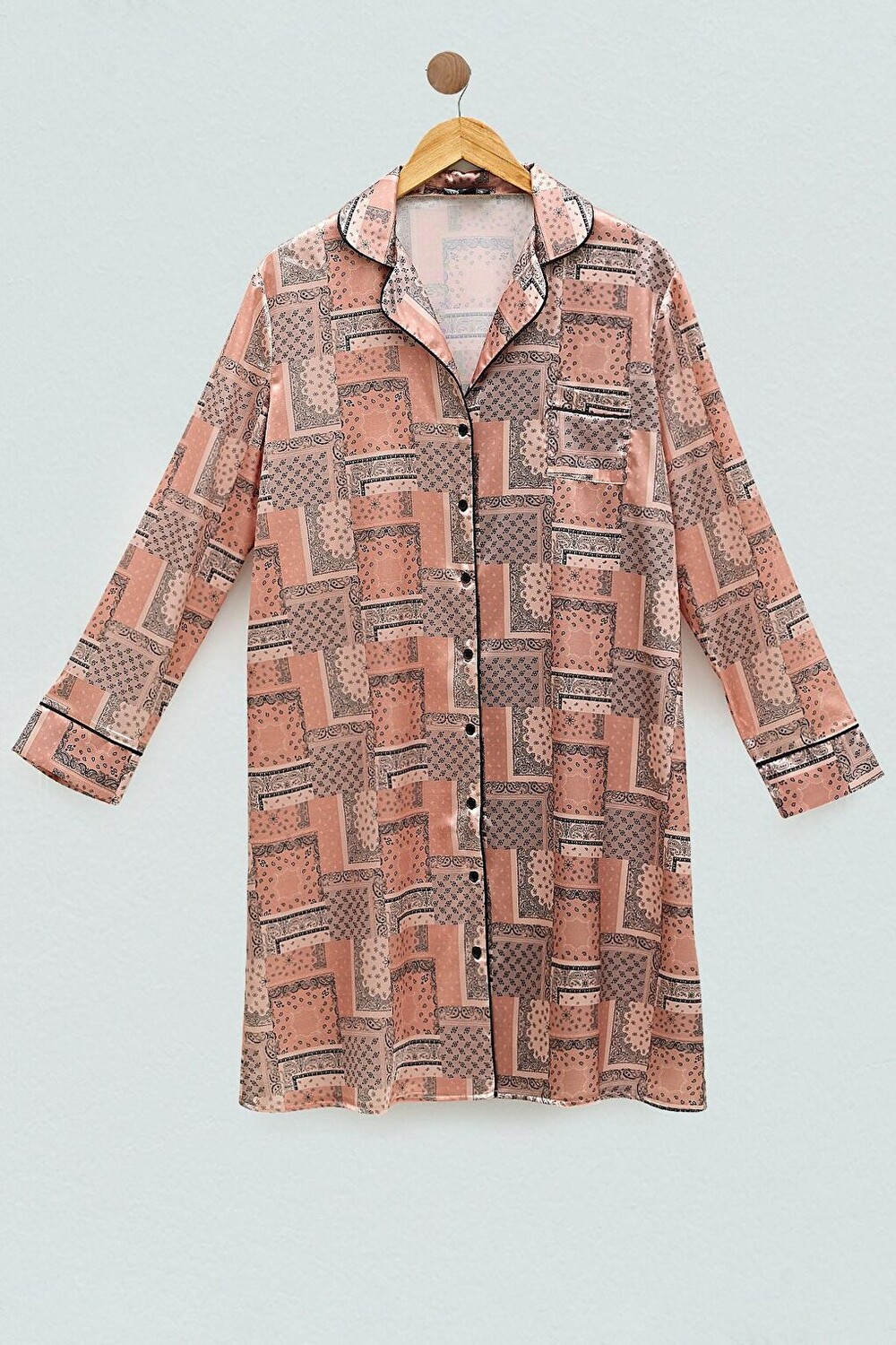 

Атласная черная ночная рубашка с этническим узором FOR YOU MODA