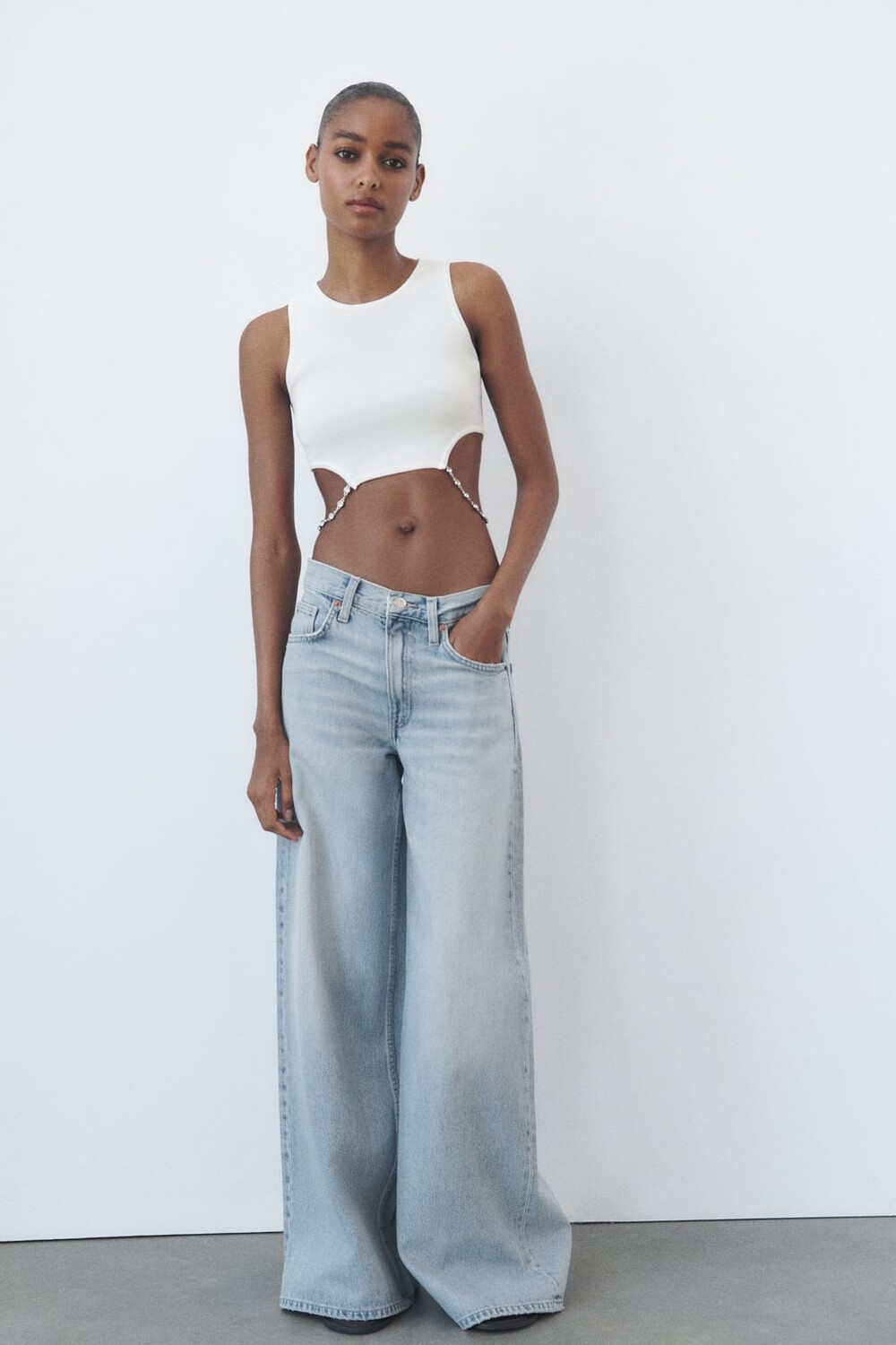 

Трикотажный топ с вырезами ZARA, белый