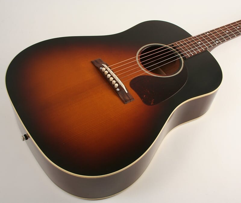 

Акустическая гитара Gibson Custom Shop 1942 Banner J-45 Vintage Sunburst 22603037