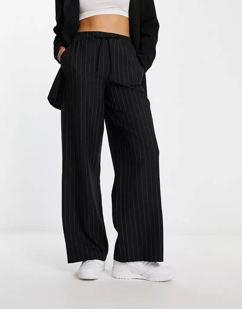 

Черные полосатые брюки без застежек ASOS
