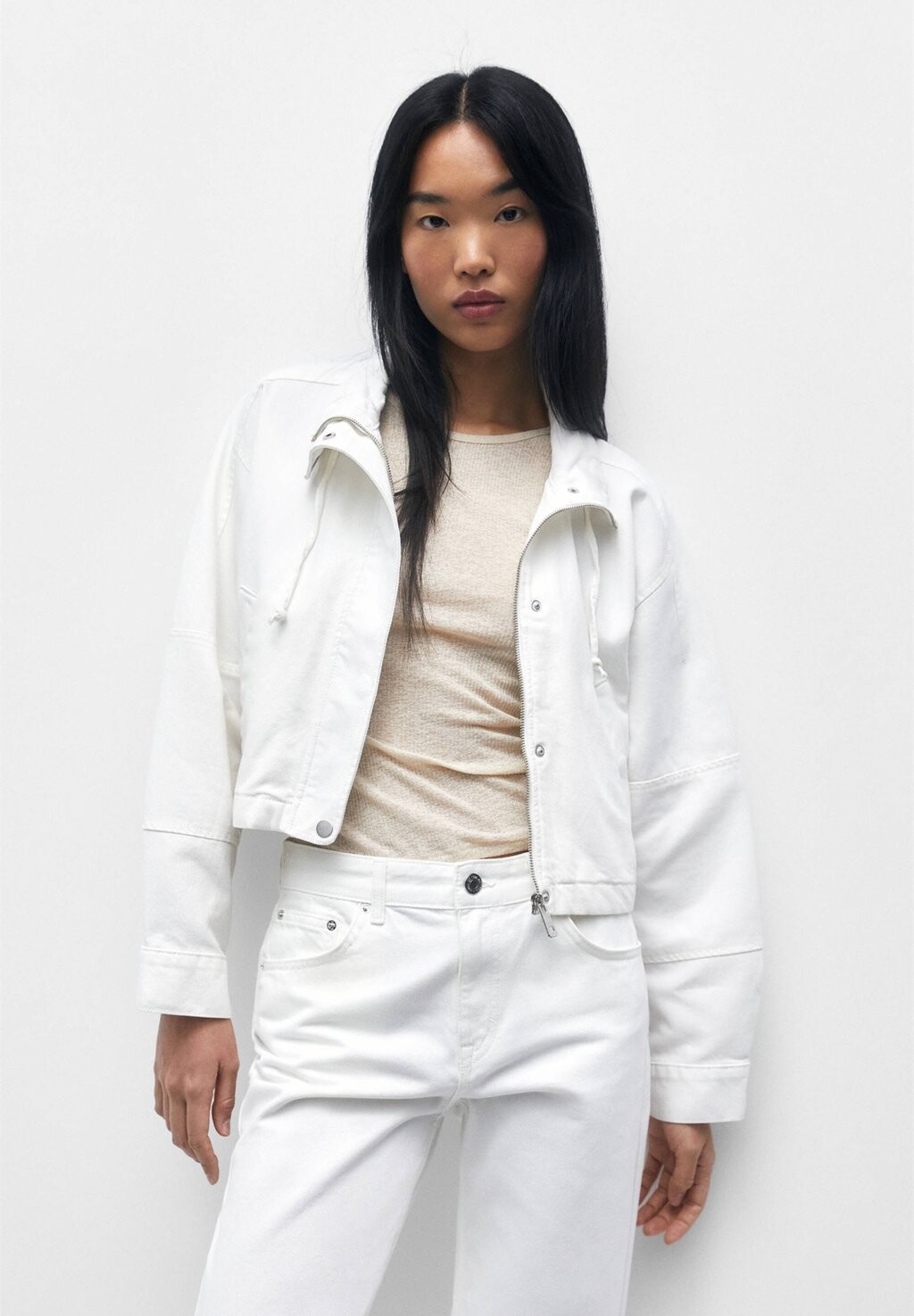 

Легкая куртка PULL&BEAR