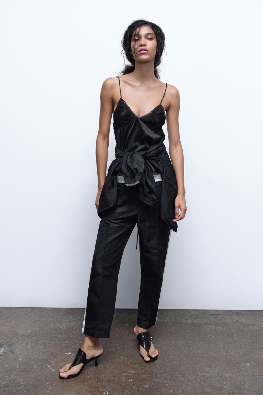 

Топ из атласного кружева на бретельках ZARA, черный
