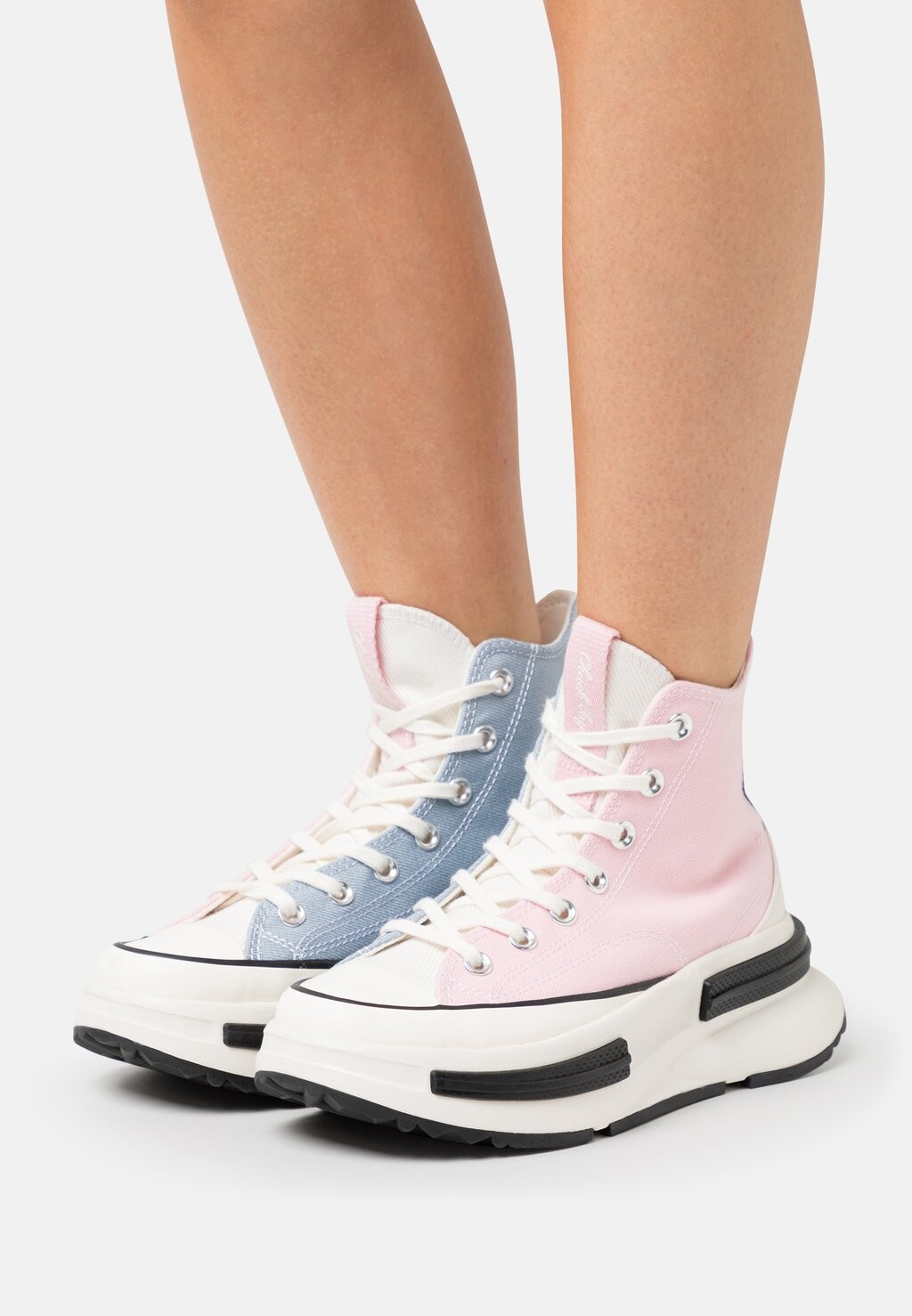 

Высокие кроссовки Converse