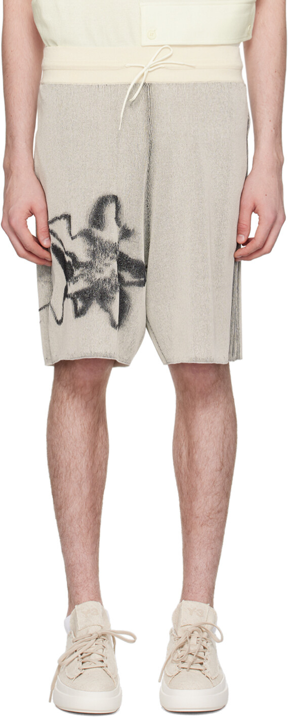 

Бело-белые шорты с рисунком Y-3