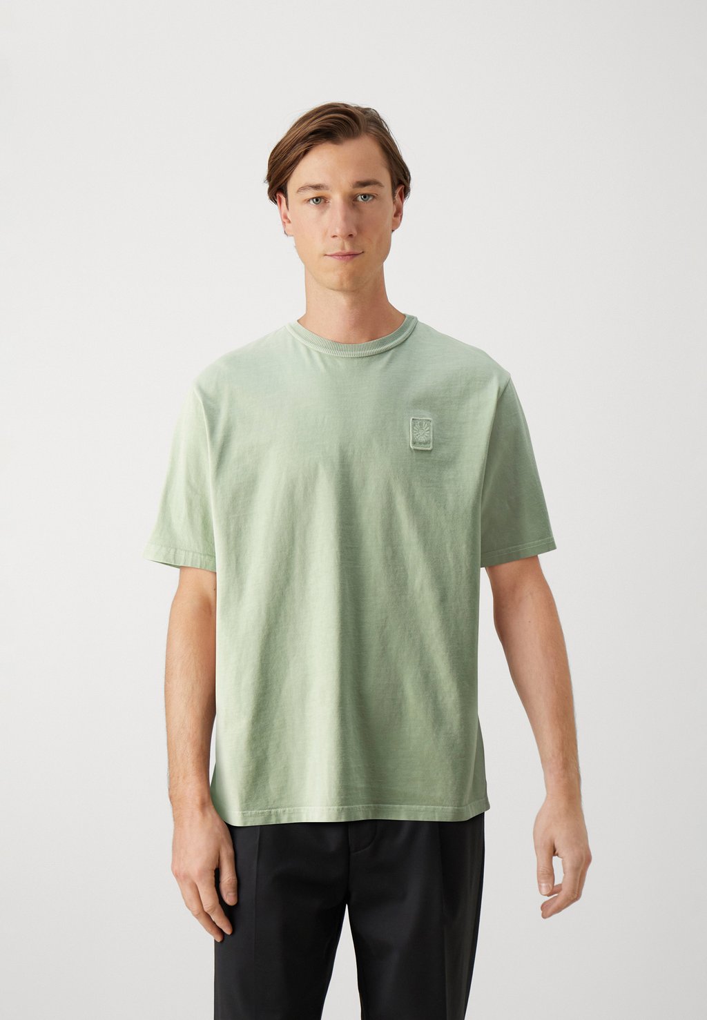 футболка с длинными рукавами long sleved belstaff цвет mineral green Футболка базовая MINERAL OUTLINER Belstaff, цвет echo green