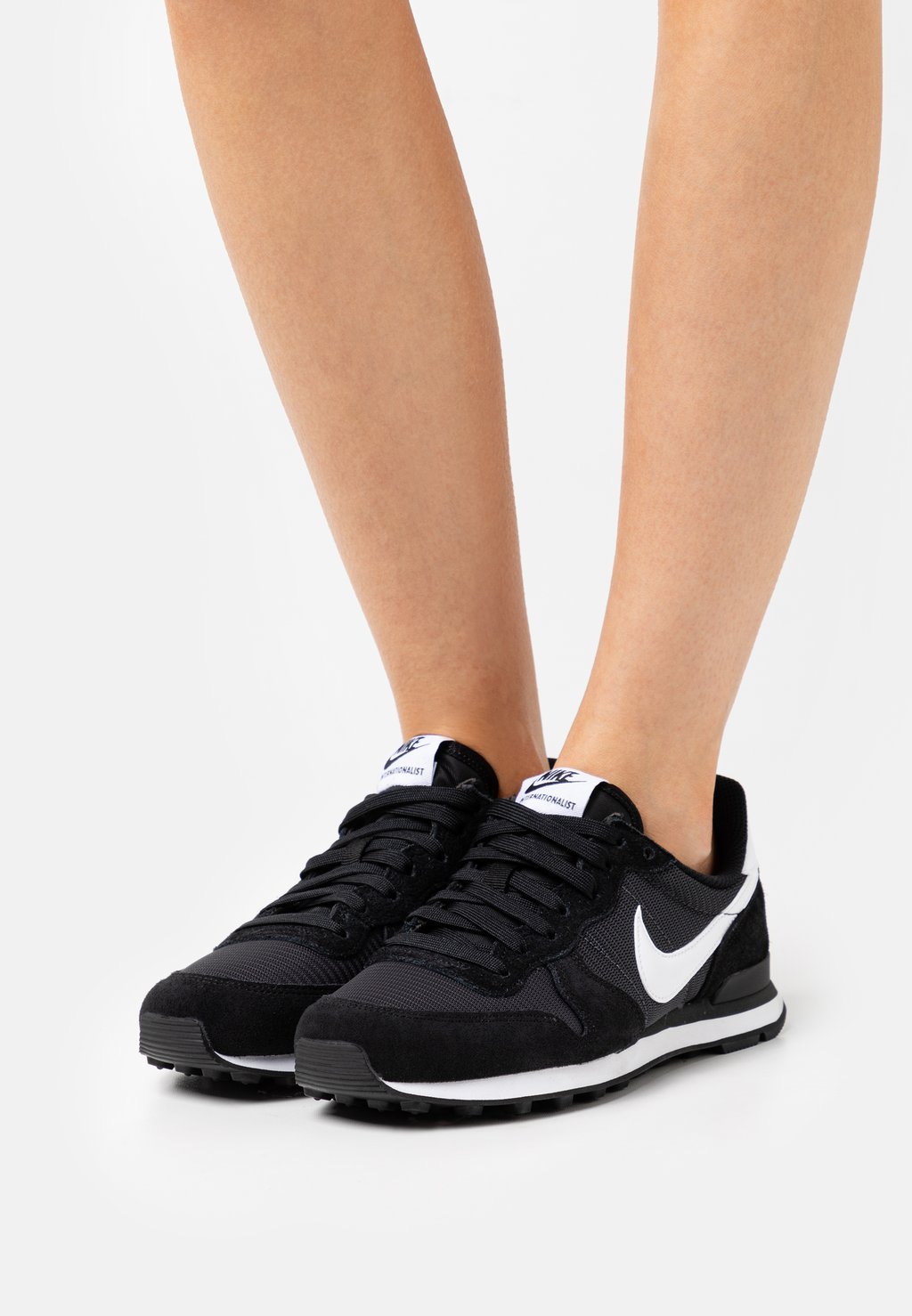 Кроссовки Nike кроссовки nike performance för hårt underlag renew serenity run för black dark smoke grey white