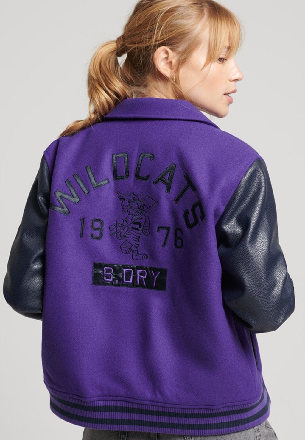 

Легкая куртка Superdry, фиолетовый