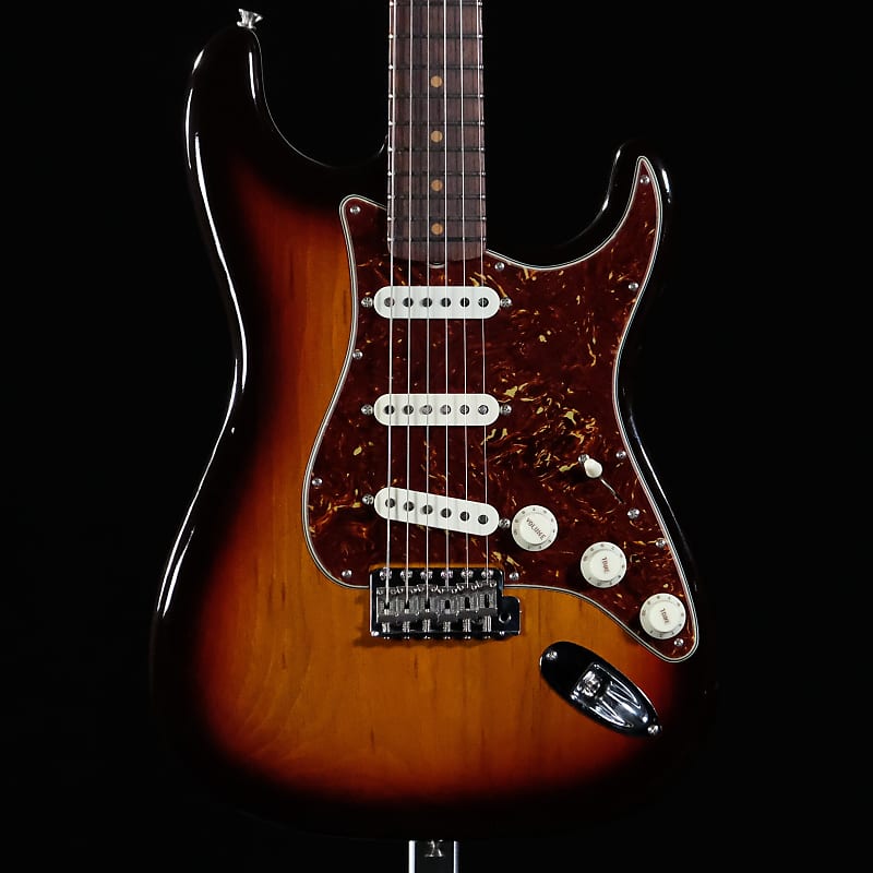 электрогитара fender custom shop 1966 stratocaster deluxe closet classic 3 color sunburst Электрогитара Fender Custom Shop Limited Edition Roasted Pine Stratocaster DLX Closet Classic - Chocolate 3-Color Sunburst
