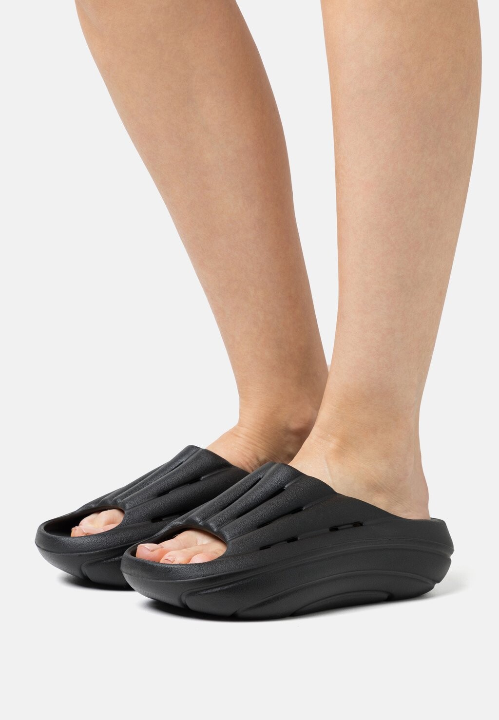 

Шлепанцы UGG, черный