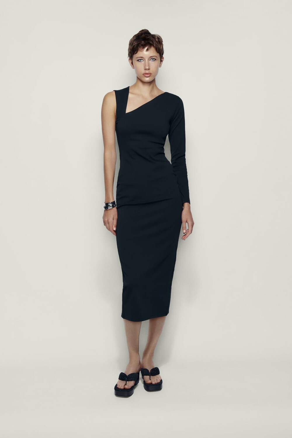 

Приталенное платье асимметричного кроя ZARA, черный