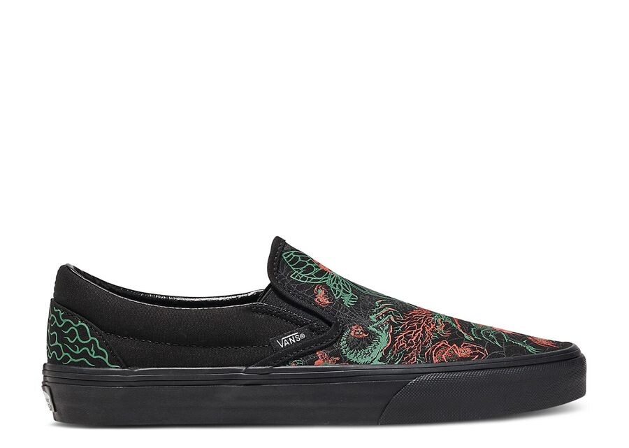 

Кроссовки Vans Classic Slip On, цвет Evil Omens Glow
