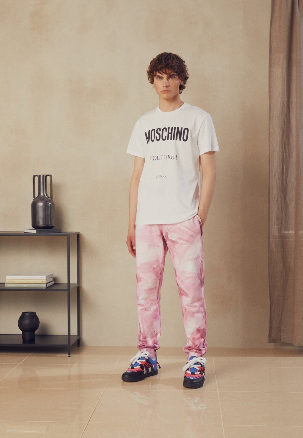 

Футболка с принтом MOSCHINO, белая