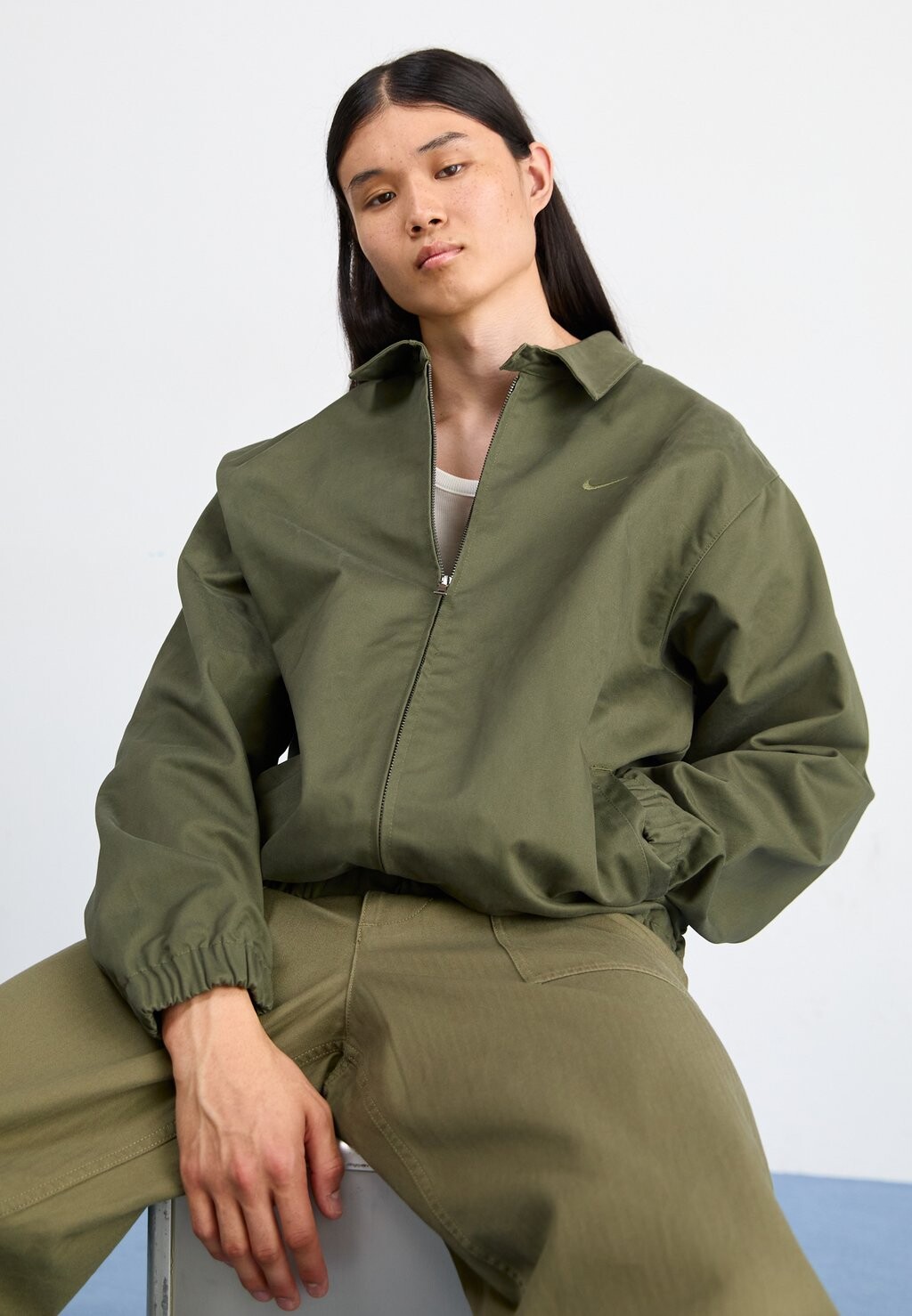 

Легкая куртка Harrington Nike, карго цвета хаки