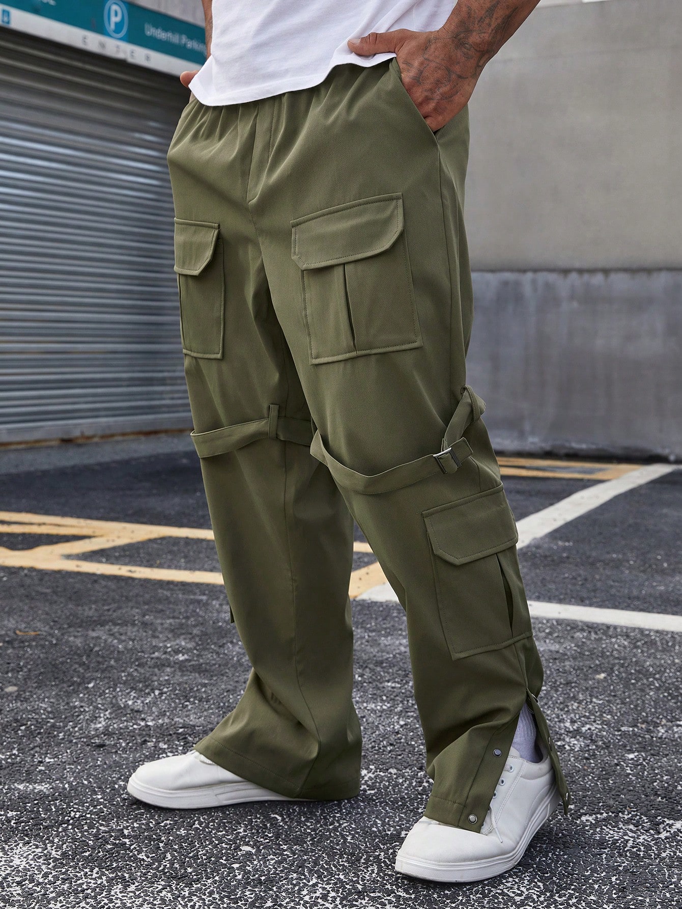 цена Мужские повседневные брюки-карго больших размеров Manfinity Homme с наклонными карманами, армейский зеленый