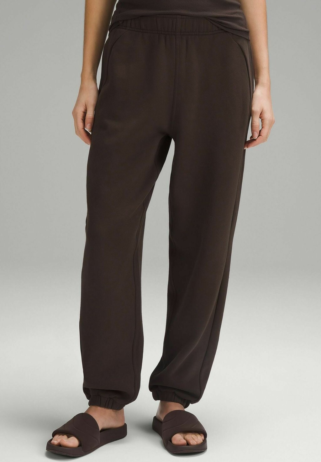 

Спортивные брюки Scuba Mid-Rise Oversized Regular lululemon, цвет espresso