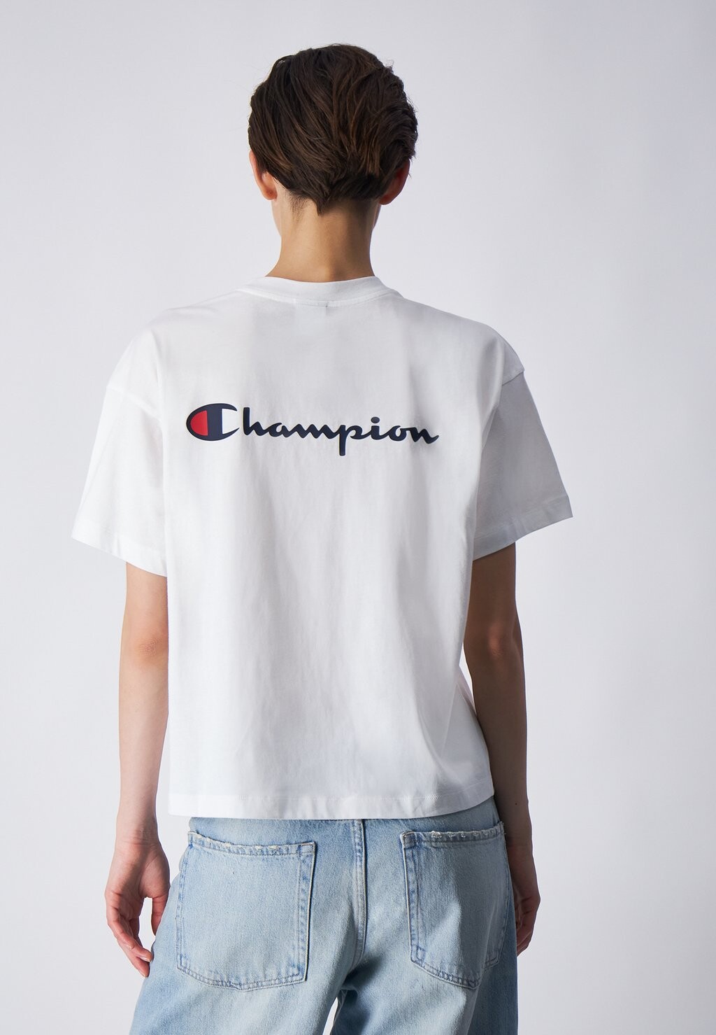 

Футболка с принтом CREWNECK BOXY FIT AMERICAN CLASSICS Champion, кремовый