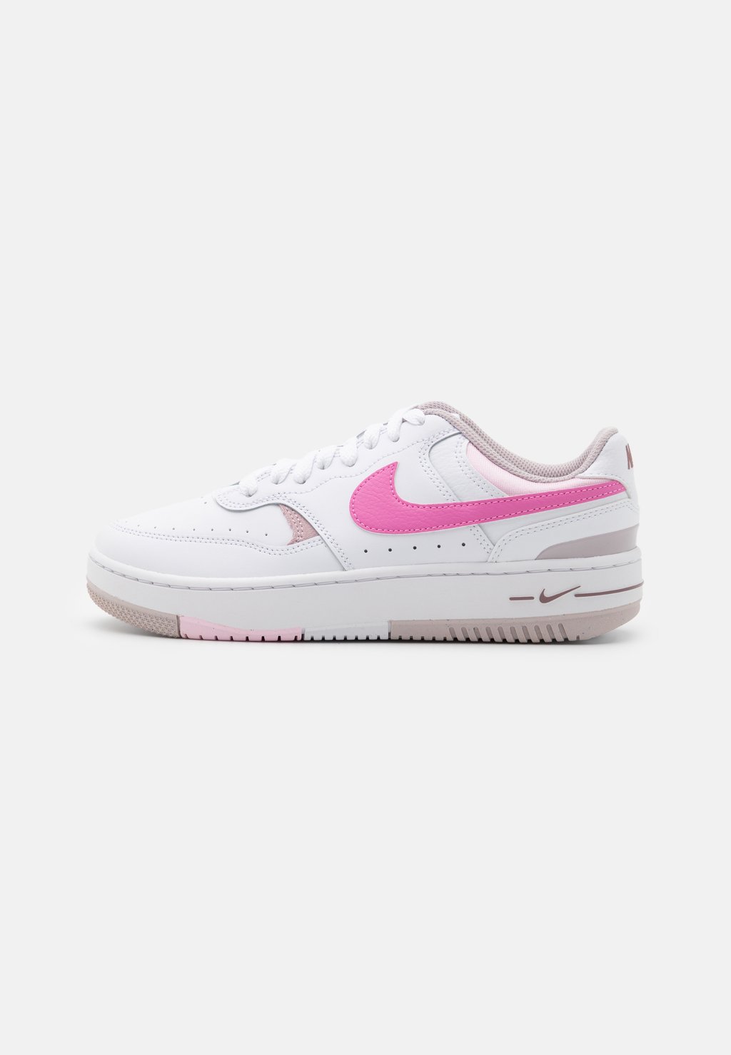 цена Низкие кроссовки Gamma Force Nike, цвет white/playful pink/platinum violet/pink foam/smokey mauve