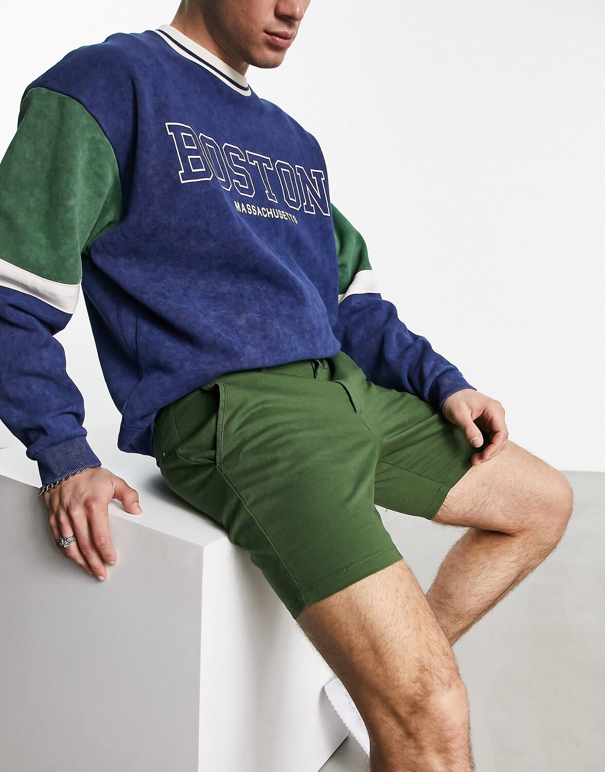 

Шорты-скинни средней длины цвета хаки ASOS DESIGN