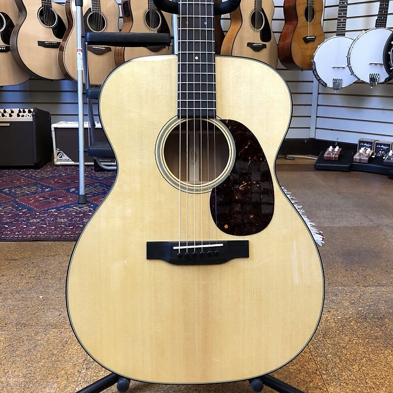 

Акустическая гитара Martin 000-18 Standard Series Sitka Spruce/Mahogany Acoustic Guitar w/Hard Case