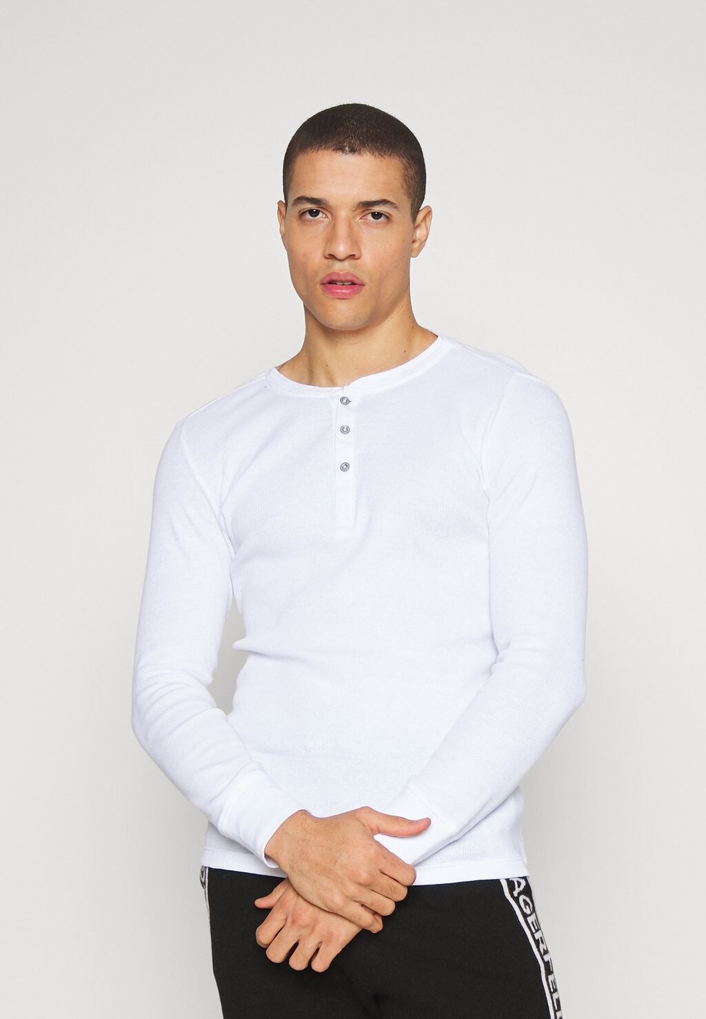 

Пижамный топ LONG SLEEVE HENLEY Levi's, белый