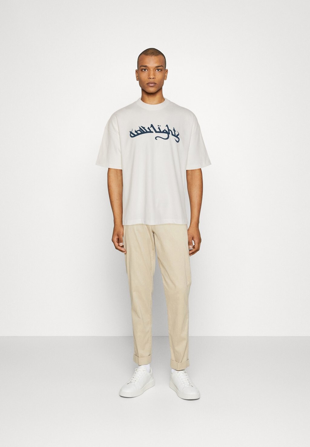 

Футболка с принтом ORIENT TEE UNISEX LOW LIGHTS STUDIOS, экрю/синий