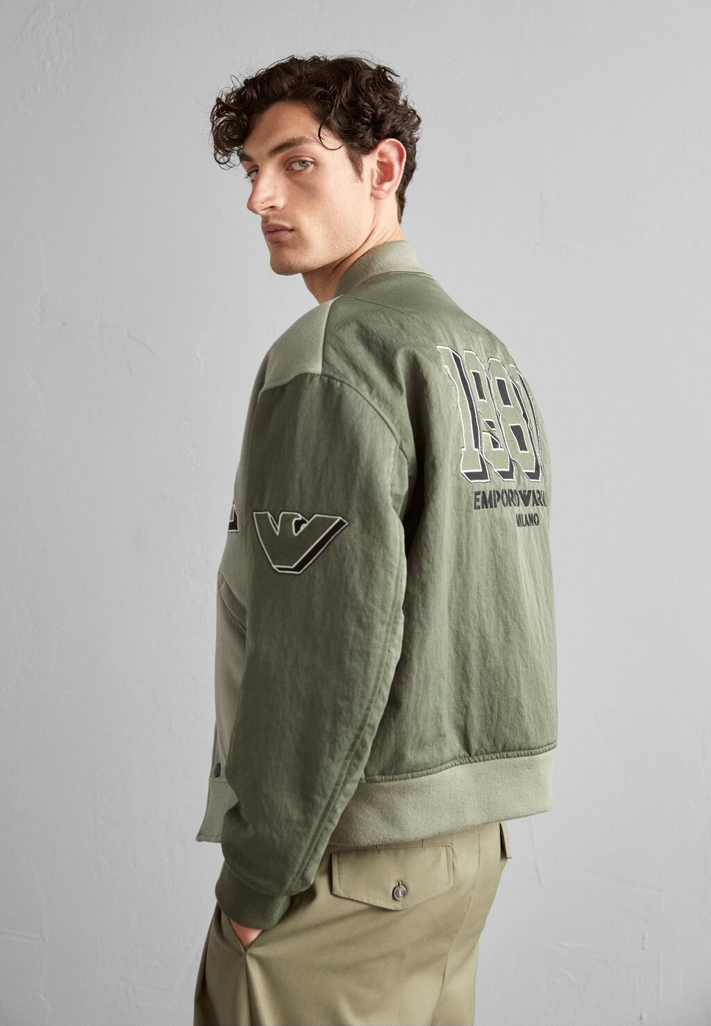 

Куртка-бомбер Blouson Emporio Armani, цвет salvia/vanilla
