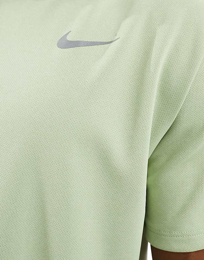 

Nike Running – Miler Dri-FIT – светло-зеленая футболка