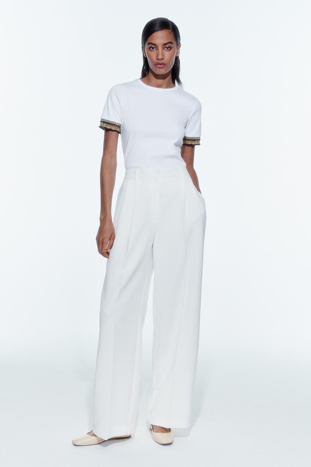 

Хлопковая футболка с украшенной отделкой ZARA, белый