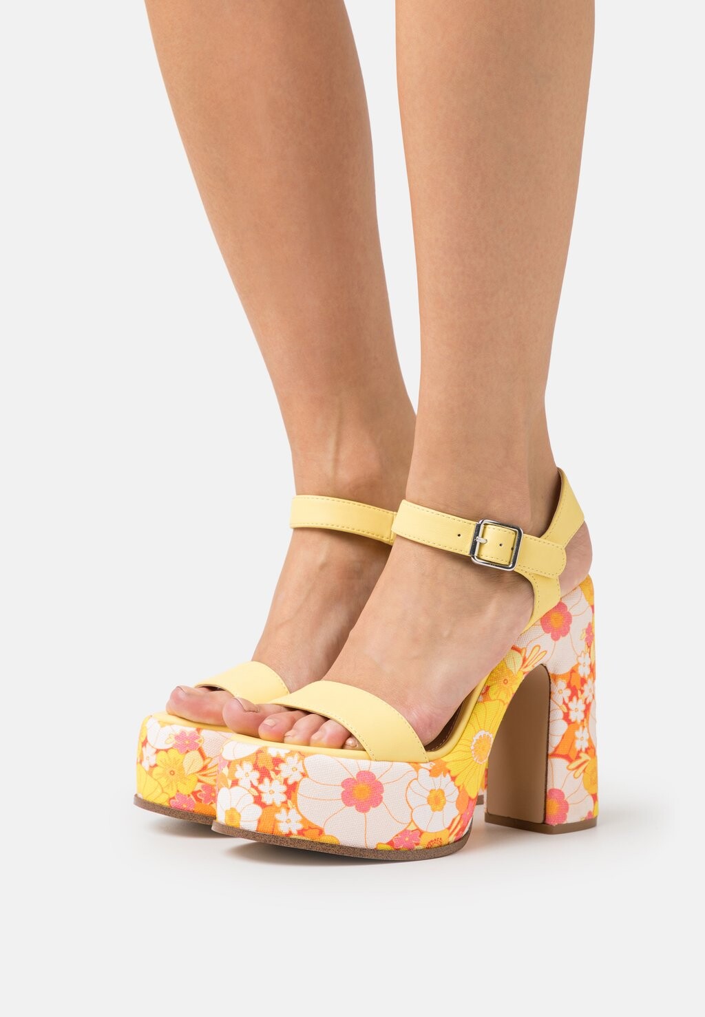 

Босоножки на каблуке Steve Madden