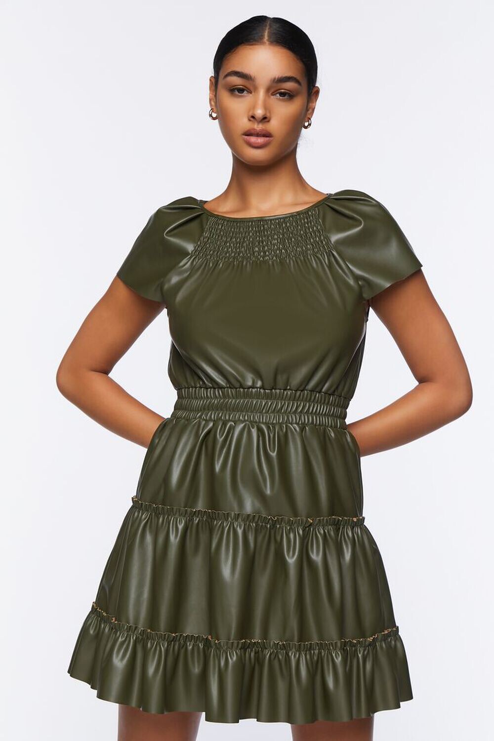 

Многоуровневое мини-платье из искусственной кожи Forever 21, оливковый