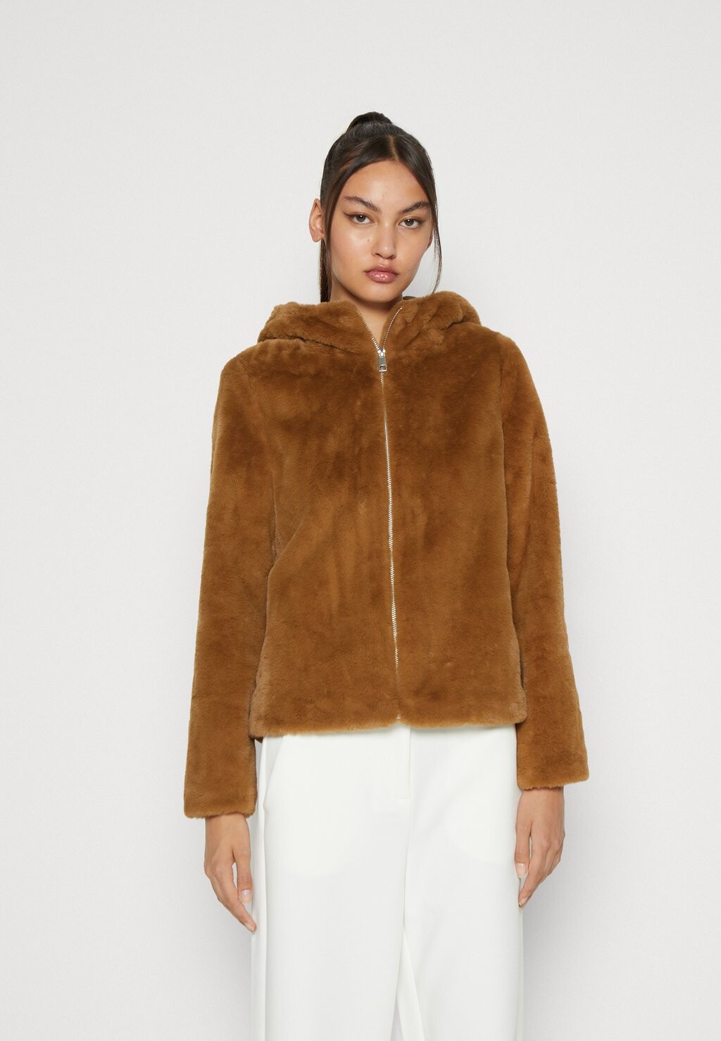 

Зимняя куртка Vero Moda, резина