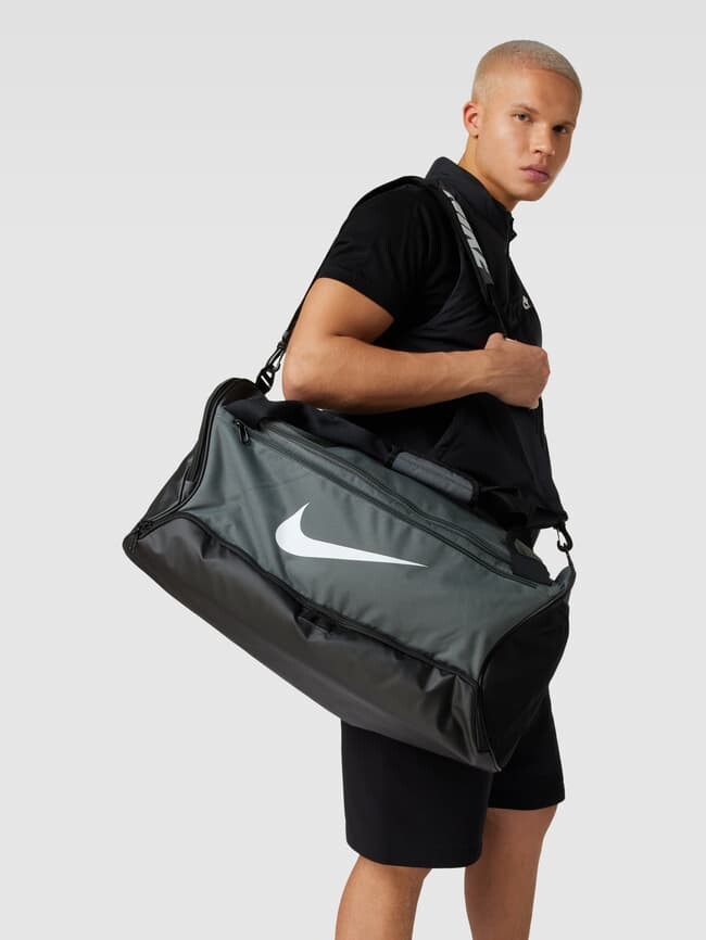 

Weekender с принтом этикетки Nike, темно-серый