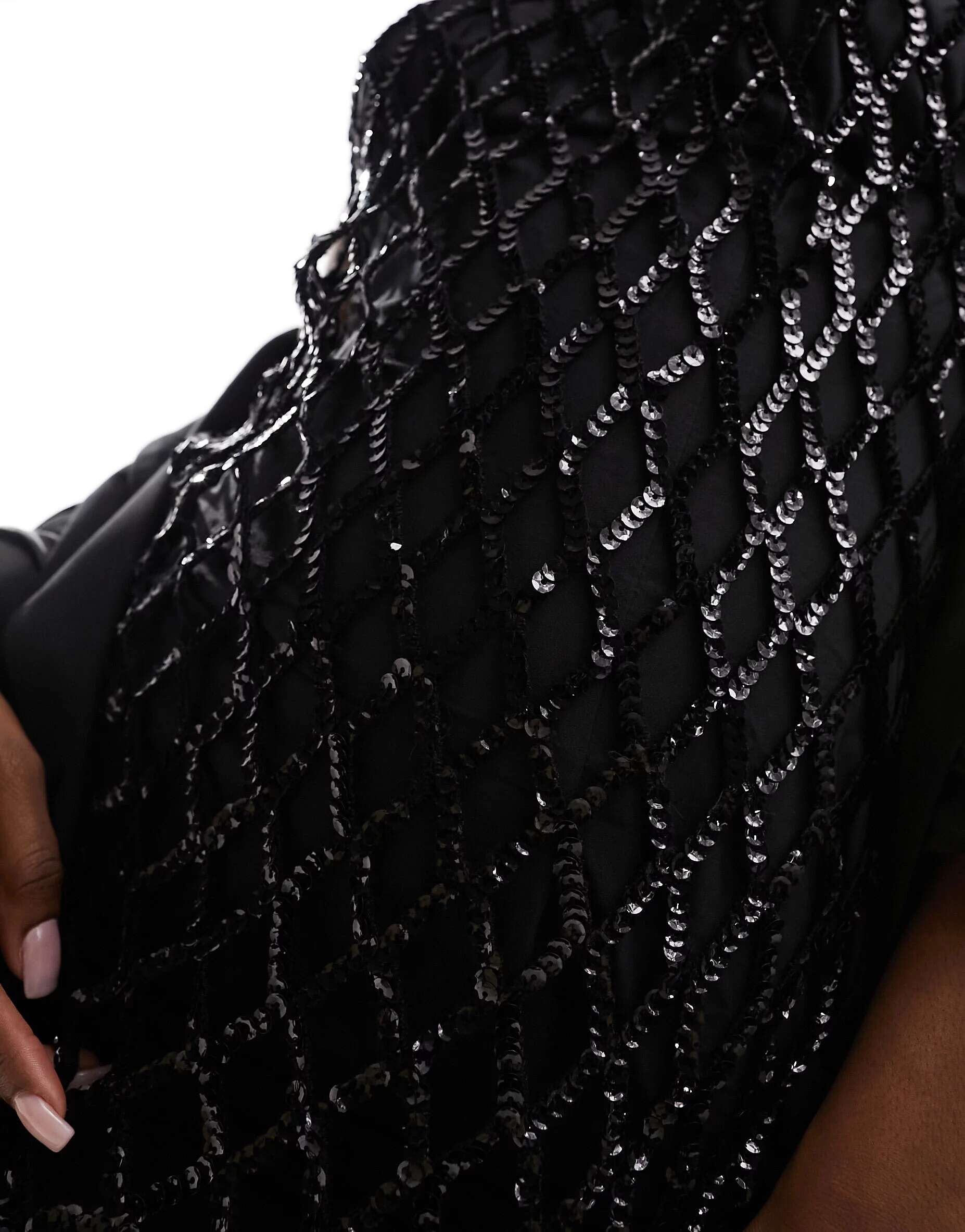 Черное платье макси с разрезом на шее и решеткой на шее ASOS