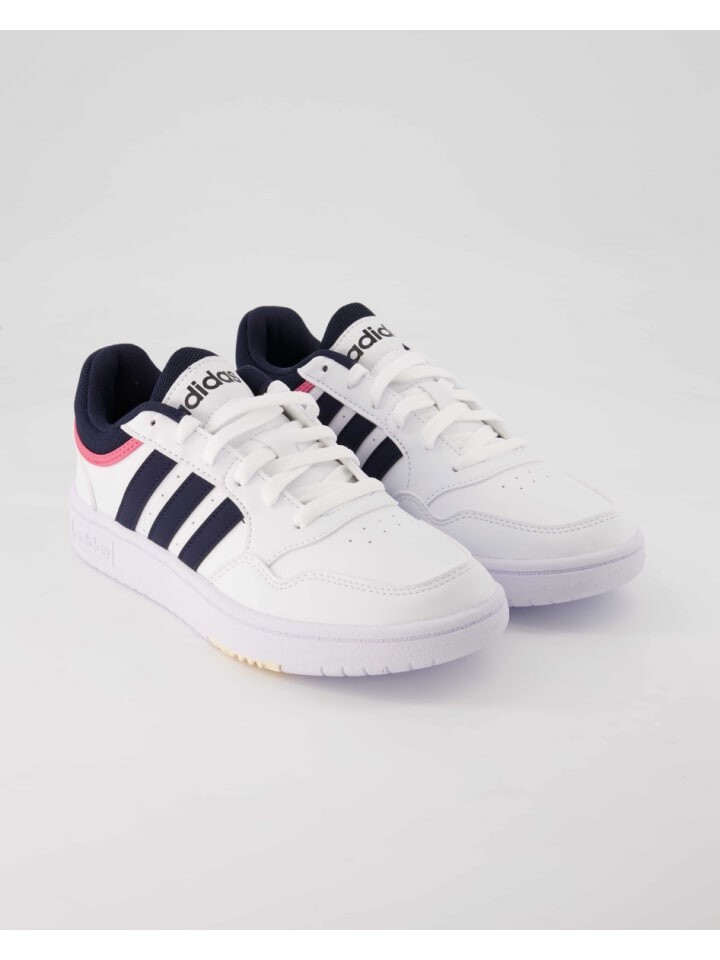 

Кроссовки на шнуровке adidas, белый