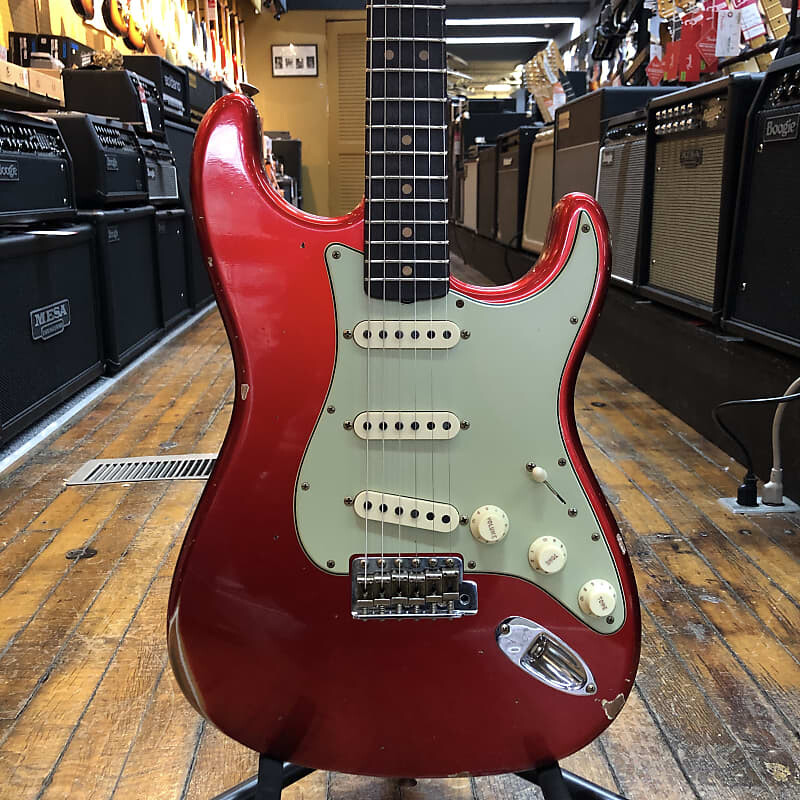 

Электрогитара Fender Custom Shop Limited Edition '63 Stratocaster Relic Aged Candy Apple Red w/Hard Case