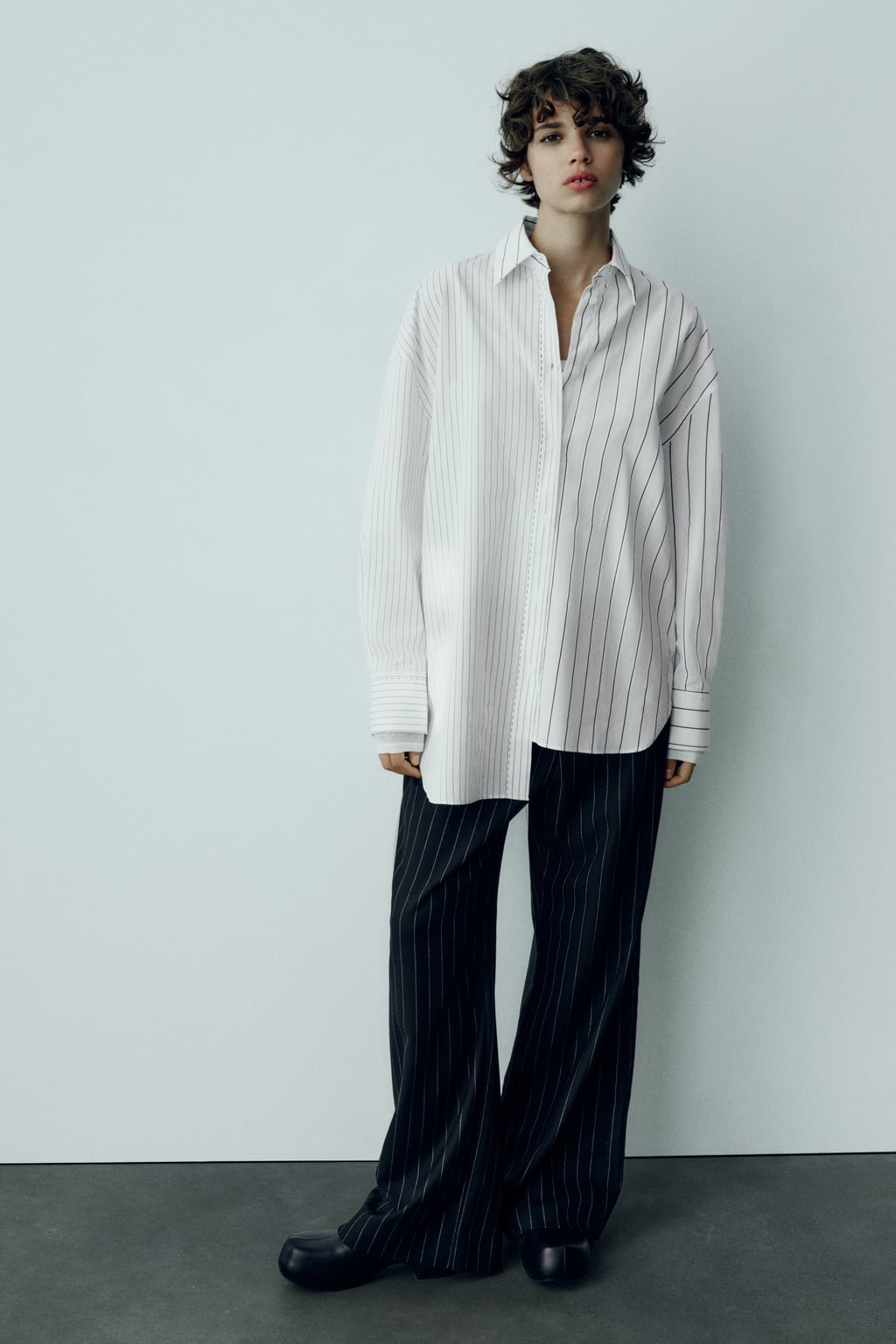 

Рубашка оверсайз с контрастными полосками ZARA, черный