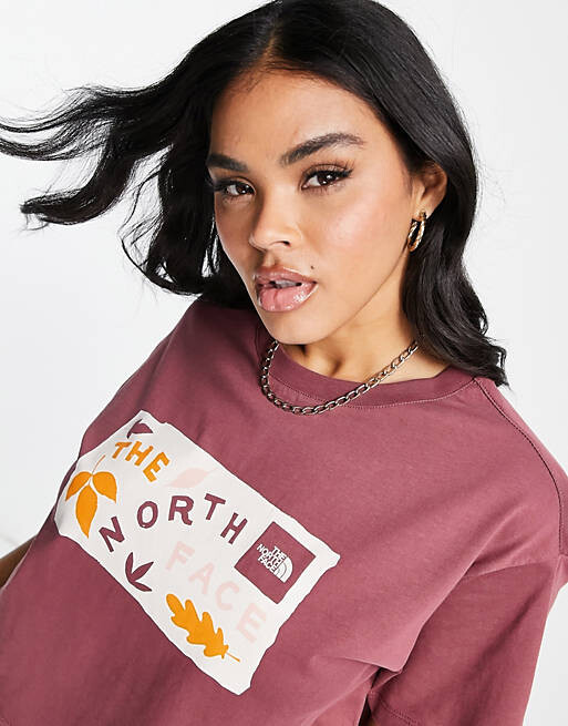 

Розовая укороченная футболка с принтом на груди The North Face Leaf Drawing эксклюзивно на ASOS