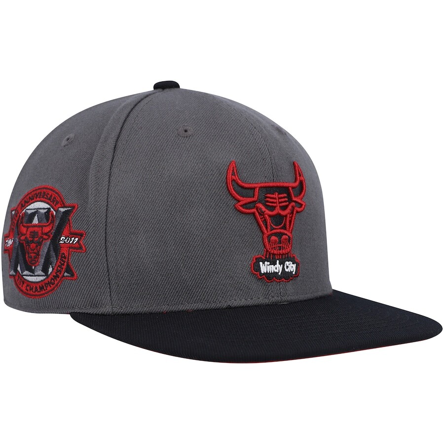 

Бейсболка Mitchell & Ness Chicago Bulls, серый