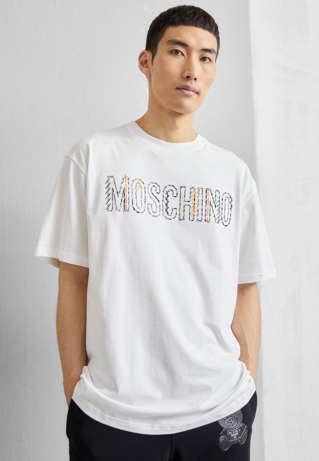 

Футболка с принтом MOSCHINO, фантазийно-белая