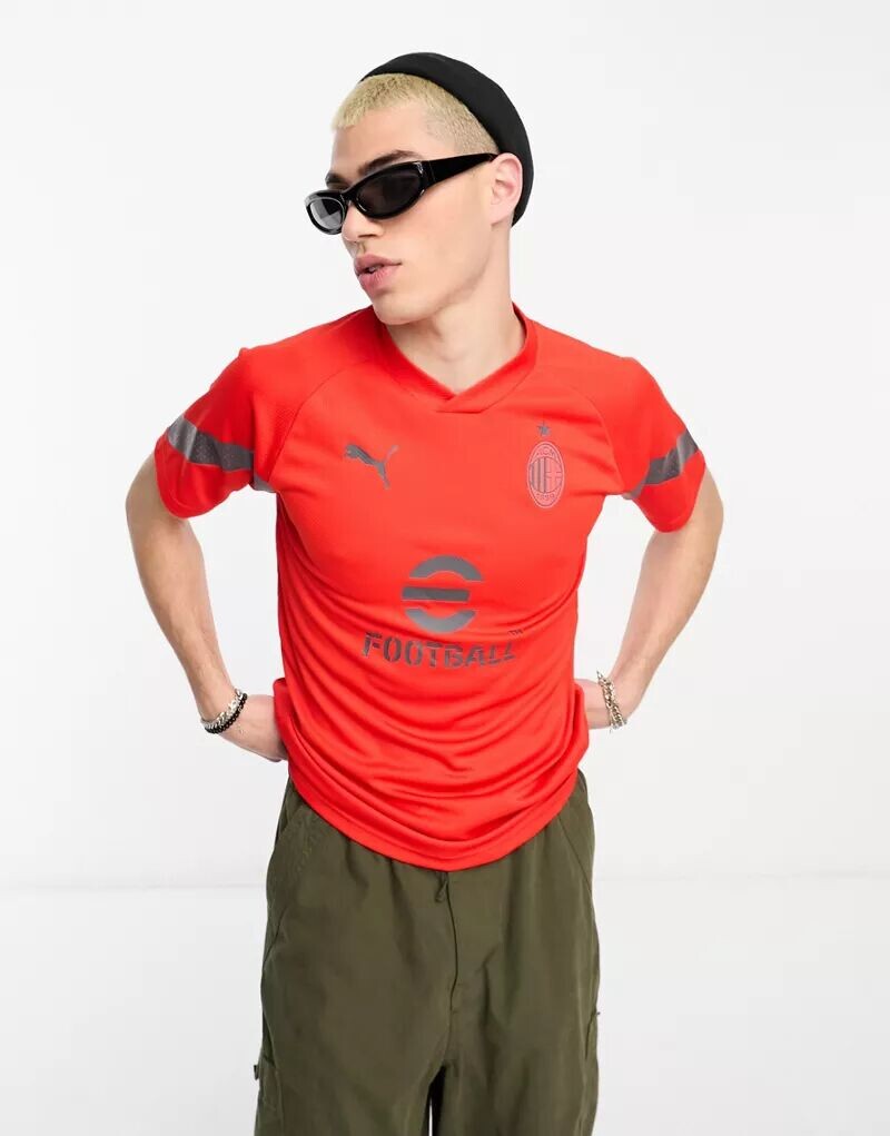 

Тренировочный комплект PUMA Football AC Milan 2022/23 Красная футболка
