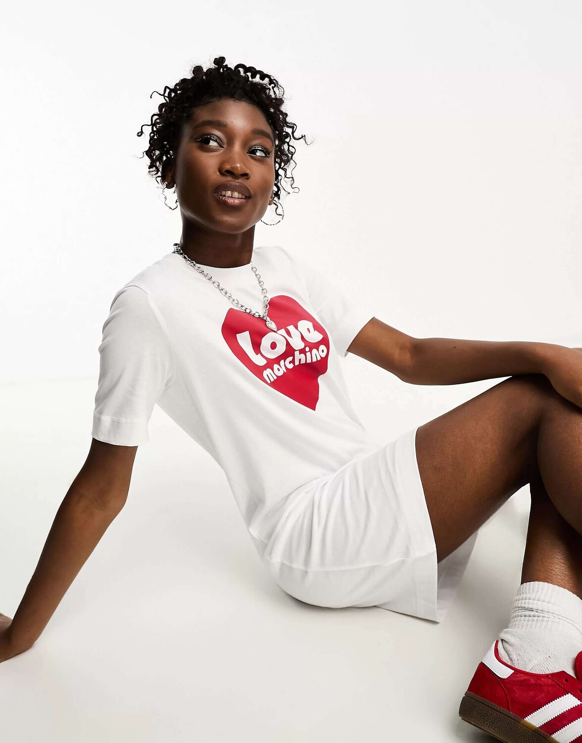 

Белое трикотажное платье с логотипом в виде сердца Love Moschino, Белый
