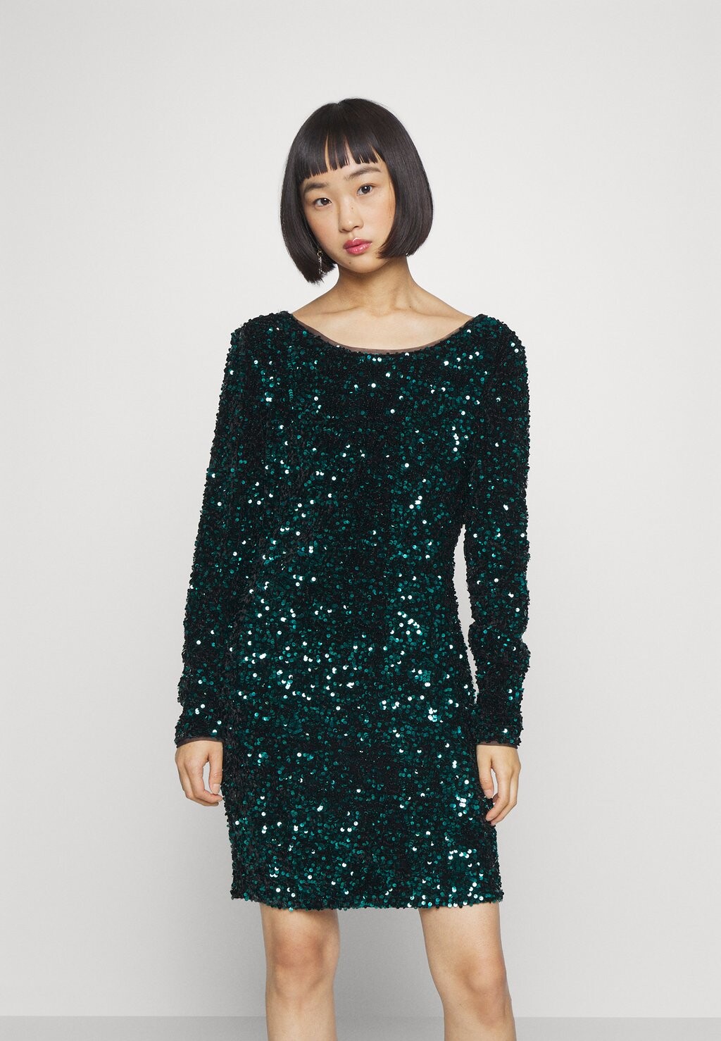 

Элегантное платье ON ConfIDENCE DRESS ONLY Petite, цвет black/mallared green