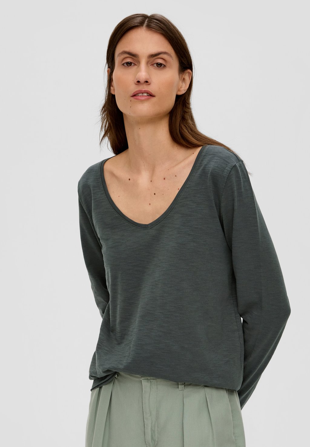 Рубашка с длинным рукавом MIT ROLLSAUM s.Oliver, цвет olivgrün