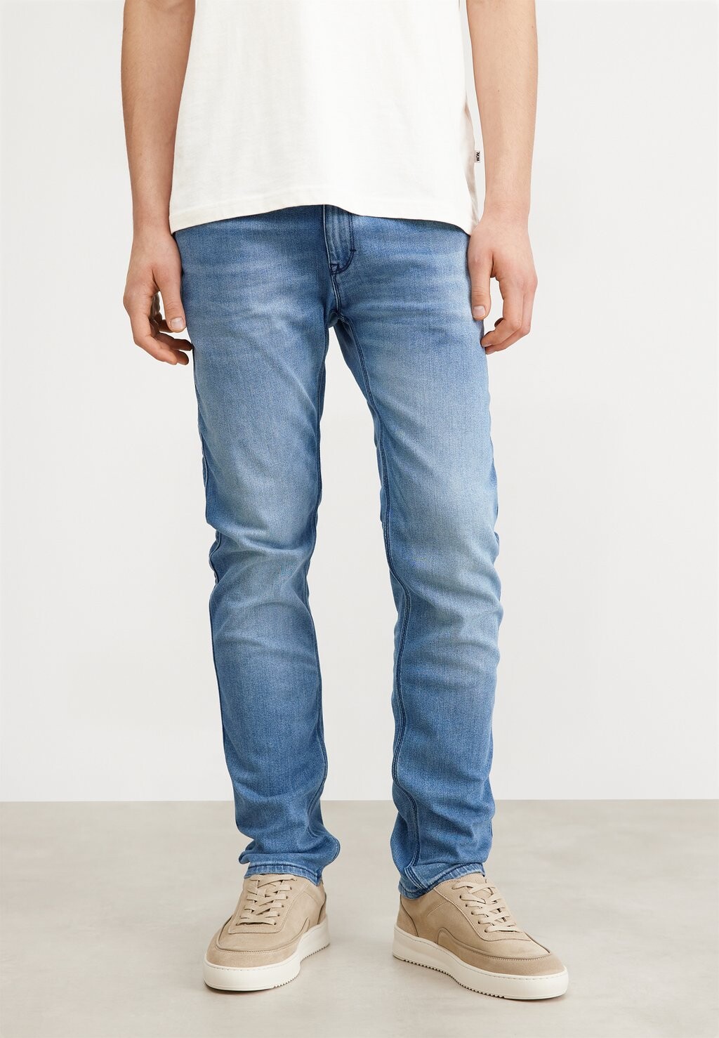 

Джинсы узкого кроя HUGO, цвет medium blue