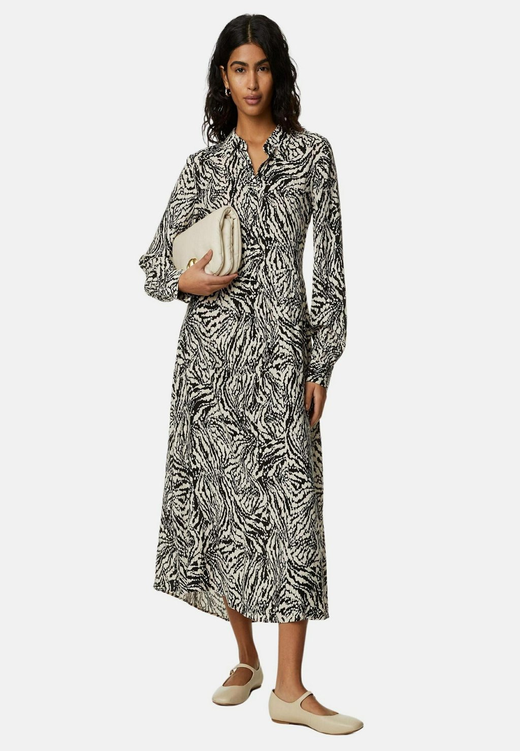 

Платье-блузка PRINTED BUTTON FRONT MIDI Marks & Spencer, цвет black mix