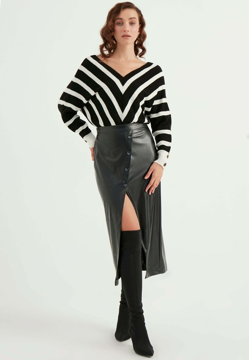 

Юбка-карандаш BUTTONED SLIT FAUX LEATHER SKIRT Herita, цвет black