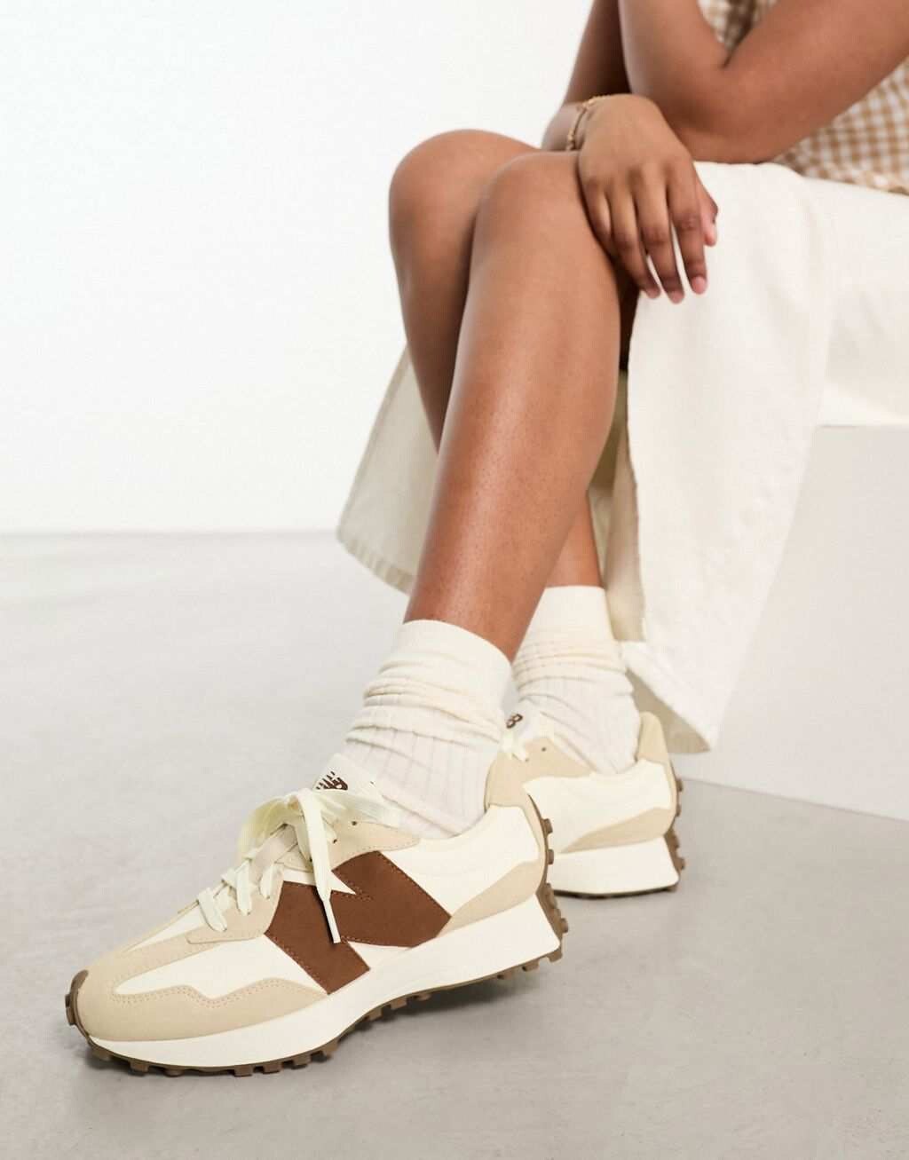 

Кроссовки New Balance 327 кремового и коричневого цвета, Коричневый
