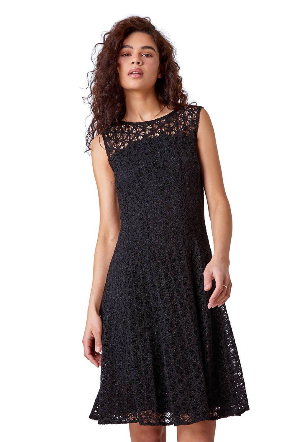 Кружевное платье с расклешенной юбкой Roman, черный