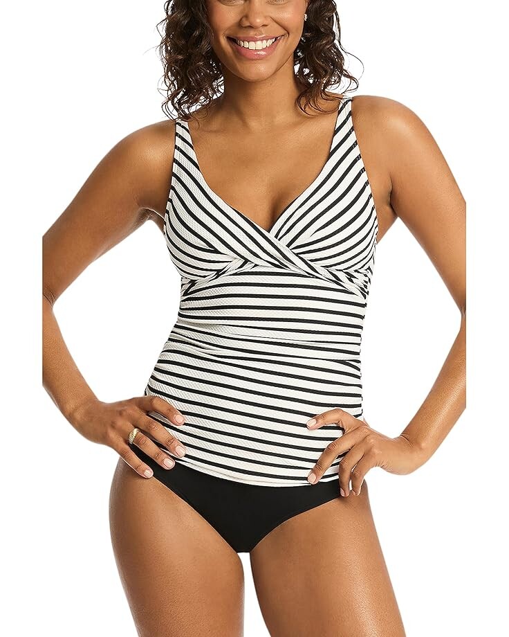 

Пляжный топ SEA LEVEL SWIM Amalfi Cross Front Multifit Singlet Top, черный