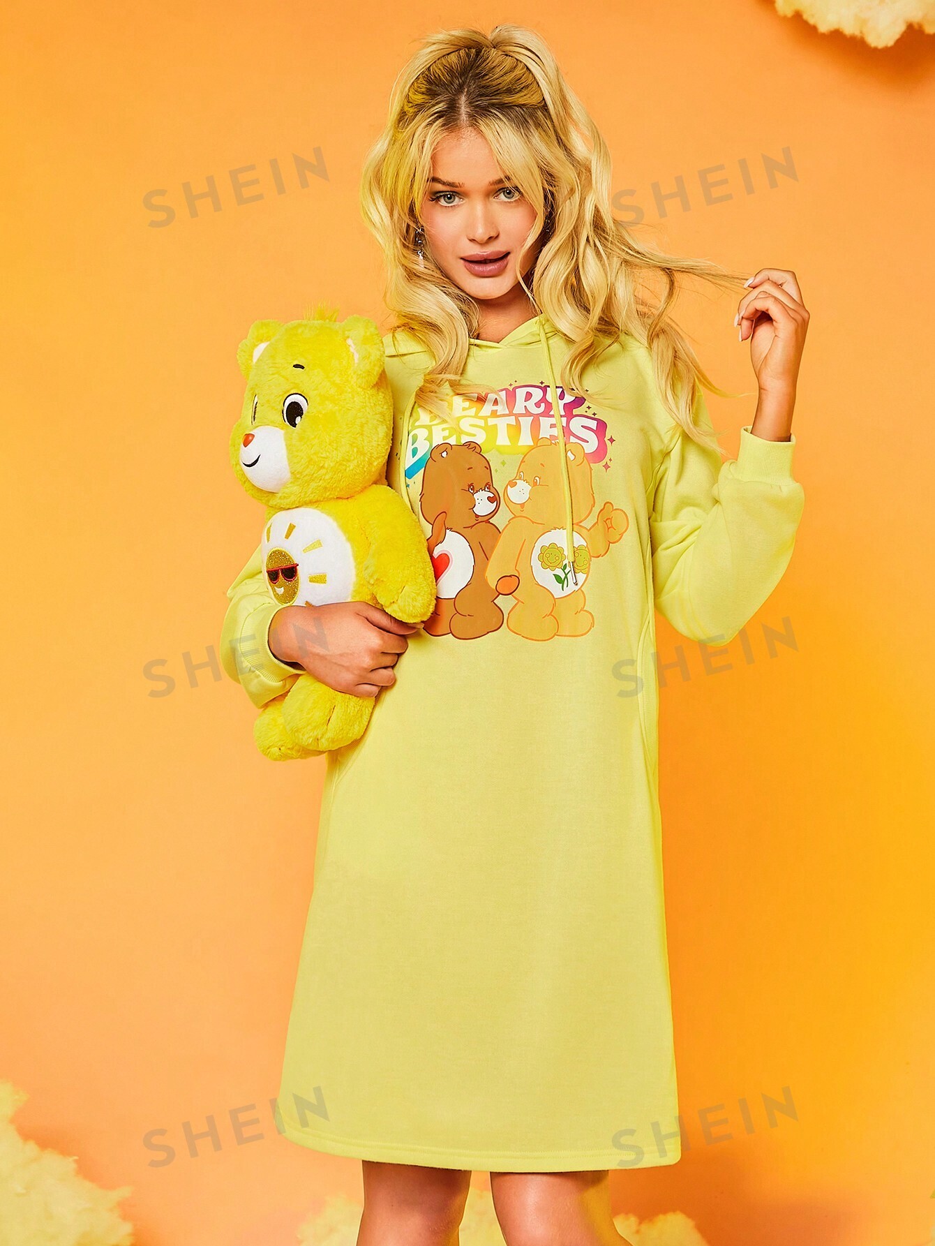 цена SHEIN Платье-свитшот с заниженными плечами и буквенным принтом, желтый